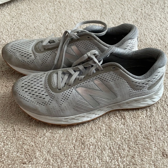 New Balance grey sneakers size 8 - Picture 1 of 5